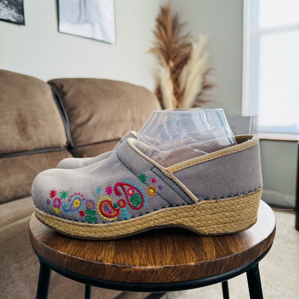 Dansko Jute Floral Embroidered Canvas Clogs Comfort Walking 39